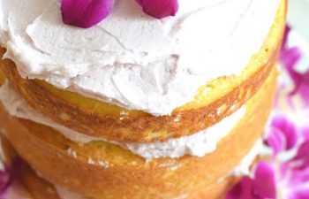 Lemon cake with a homemade lavender frosting recipe :And I mean, what is better than a delicious cake? A delicious cake with even more delicious icing, that's what. The combination of moist lemon cake with sweet lavender frosting is almost too good to be true! 